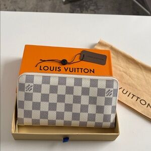 Louis Vuitton LV Gray White Damier Azur Zippy Wallet Looks New M60017 Giftable
